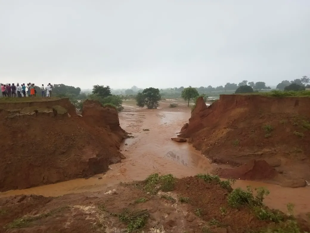 उद्घाटन के 12 घंटे बाद ही बह गई 2200 करोड़ की कोनार नहर