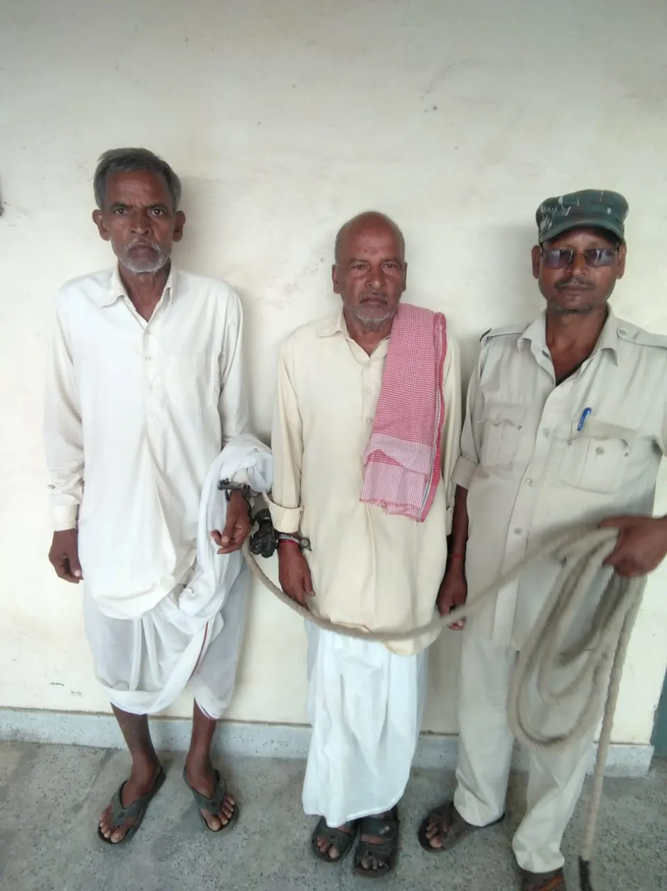 दो फरार वारंटी गिरफ्तार, तीन साल से थी पुलिस को तलाश