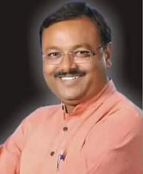 विधायक बिरंची नारायण का वीडियो बनाने के आरोप में पूर्व पीए धराया, राजनीतिक सहयोगी ने की यह मांग