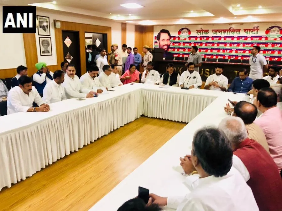 चिराग बने लोक जनशक्ति पार्टी के प्रमुख, रामविलास ने की तारीफ