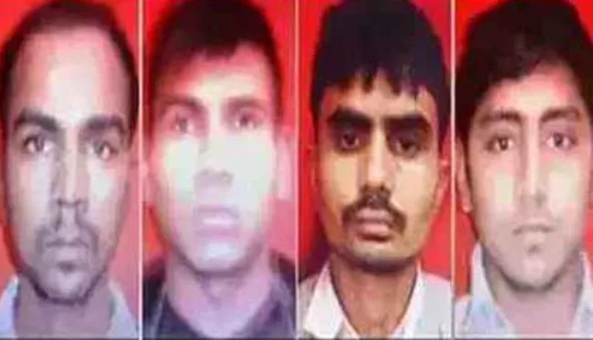 निर्भया केस : दोषियों के वकील ने फांसी की सजा पर अमल से रोक लगाने की अपील की