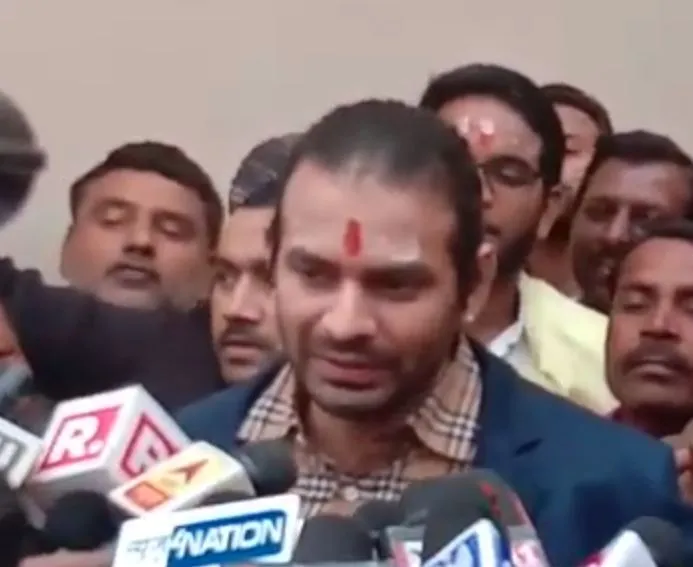 रिम्स में लालू से मिले तेज प्रताप, उनके स्वास्थ्य पर जाहिर की चिंता