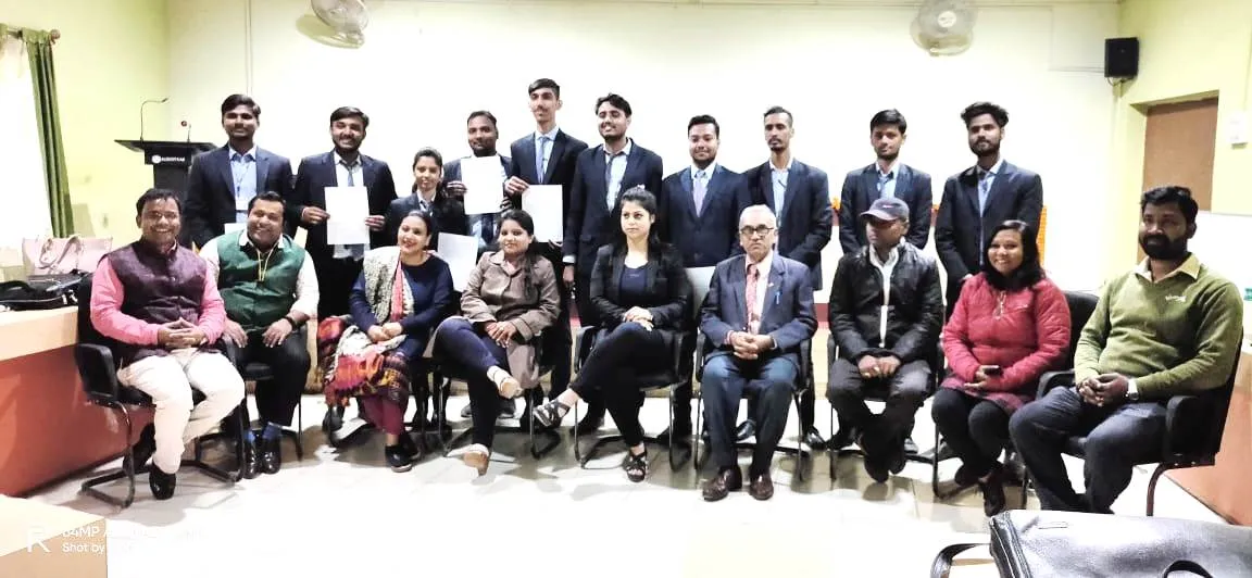 कैंब्रिज इंस्टीट्यूट के 11 विद्यार्थियों का कैंपस सेलेक्शन