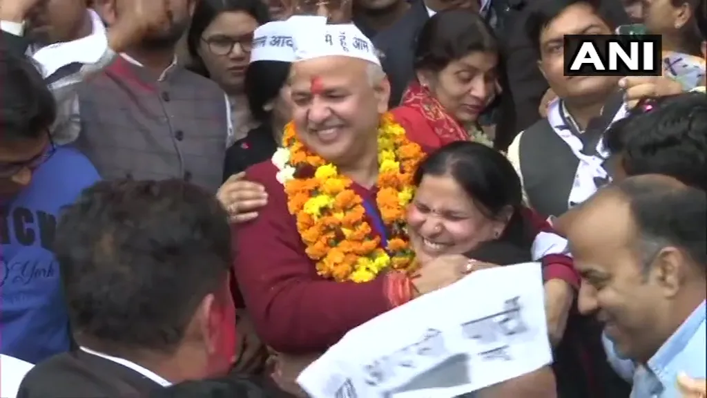 हनुमान भक्त अरविंद के लक्ष्मण मनीष सिसोदिया भी जीते चुनाव, पहुंचे मंदिर