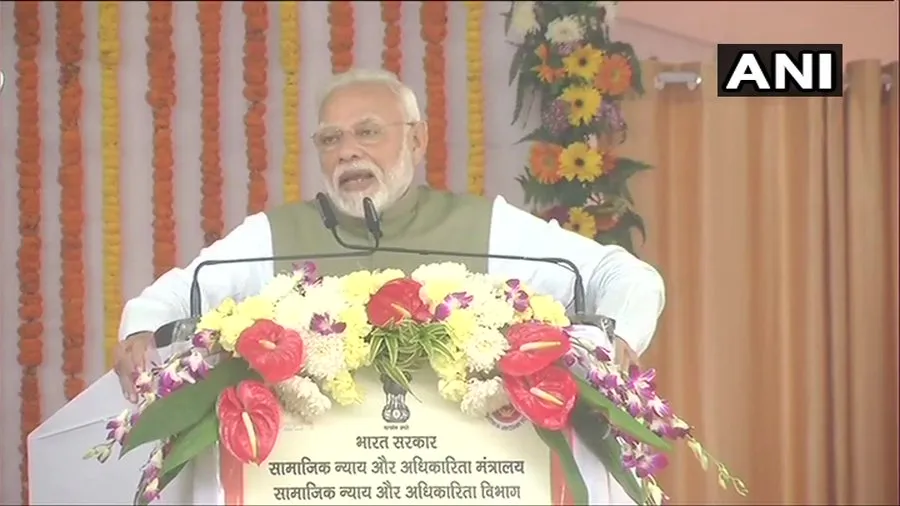 प्रधानमंत्री नरेंद्र मोदी प्रयागराज में सामाजिक अधिकारिता शिविर को संबोधित कर रहे हैं, उन्हें Live सुनें