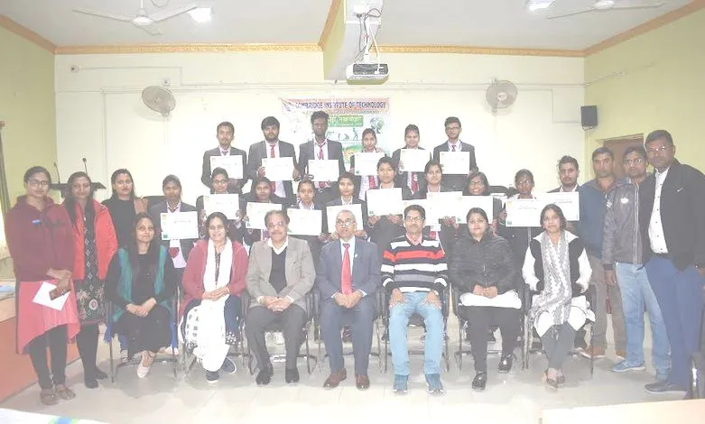 स्वच्छता जीवन का आधार, प्रशस्ति पत्र वितरण समारोह में बोले डॉ. ब्रजेश