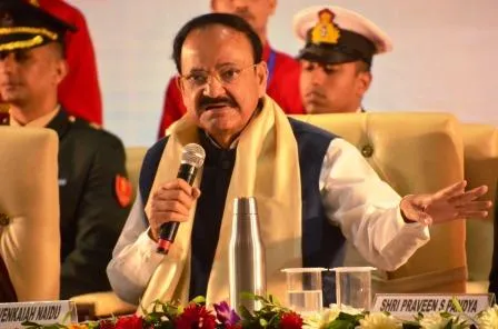 नेतृत्व करने वाले में चरित्र, समर्पण, आचरण और क्षमता का होना बेहद जरुरी: वेकैया नायडू