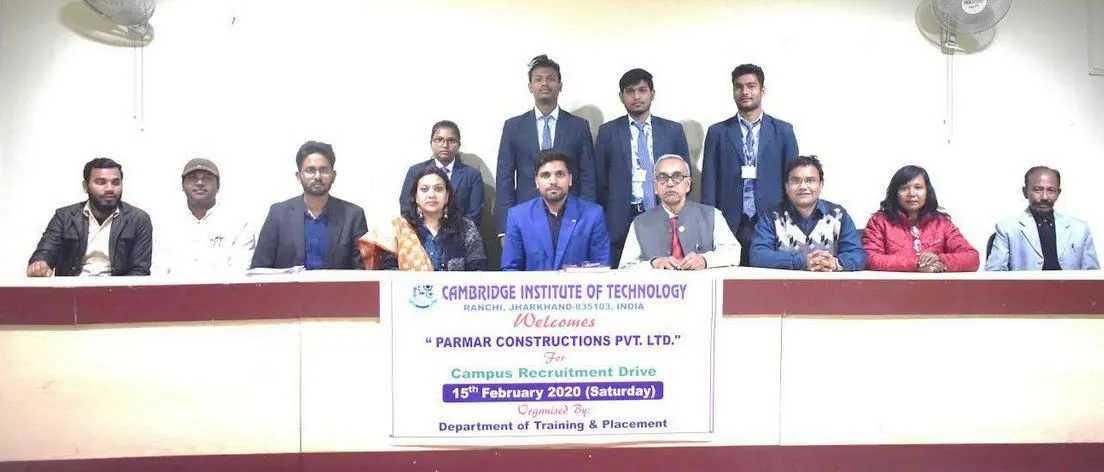 कैंब्रिज इंस्टीट्यूट के छात्रों का प्लेसमेंट