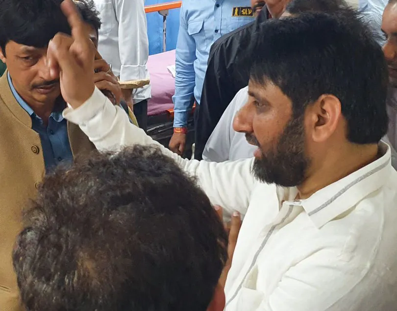 ताहिर हुसैन पर अपने ट्वीट से विवाद में आए आप विधायक अमानातुल्लाह खान