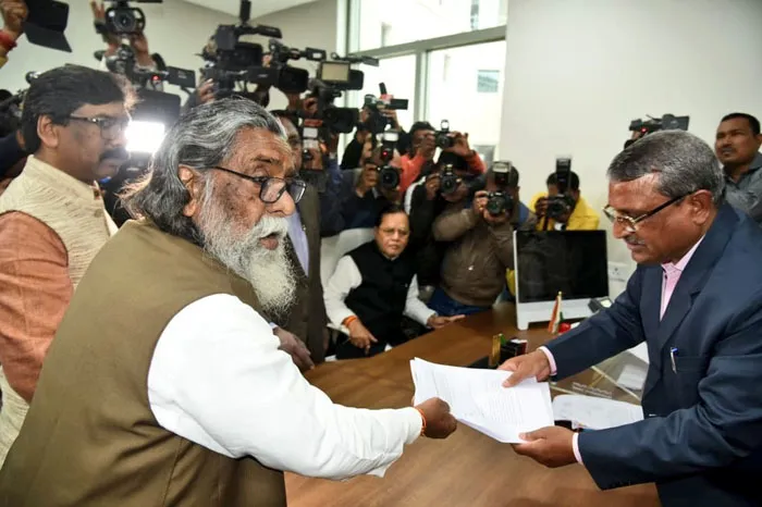 राज्यसभा के लिए शिबू सोरेन ने किया नामांकन, दूसरी सीट पर क्या बोले सीएम हेमंत, देखिए Video