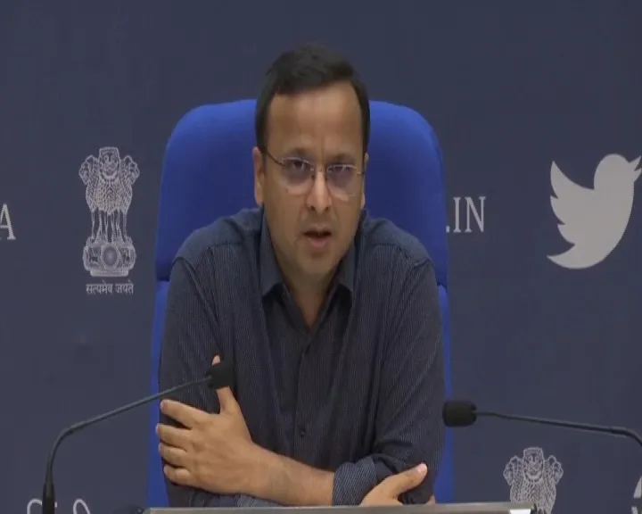 कोरोना का यह आंकड़ा सावधान करने वाला है, 24 घंटे 3900 नए मामले, 195 मौतें