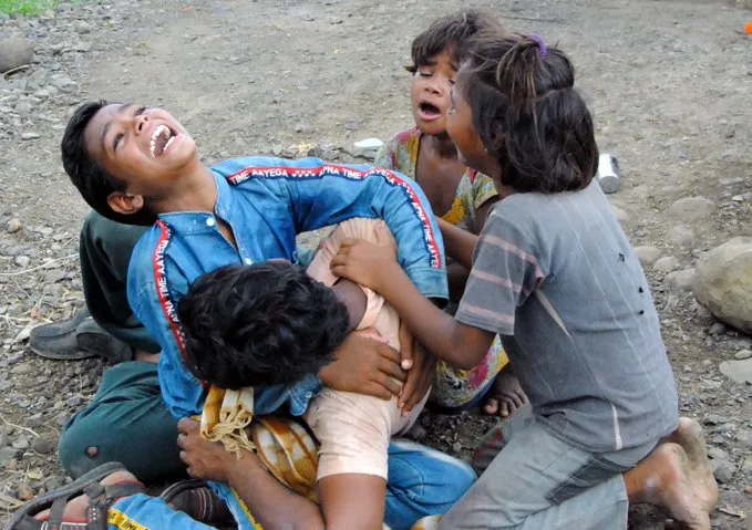 गुना में दलितों की पिटाई व जहर पीने के मामले में छह पुलिसकर्मी सस्पेंड, छोटे बच्चे ने बतायी अत्याचार की दास्तां