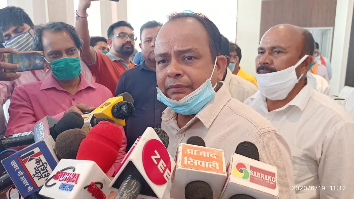 रांची के अखबार :  इरफान बोले – रामेश्वर उरांव उन चार विधायकों के नाम बताएं, जिन्हें भाजपा ने दिया प्रलोभन, अन्य खबरें