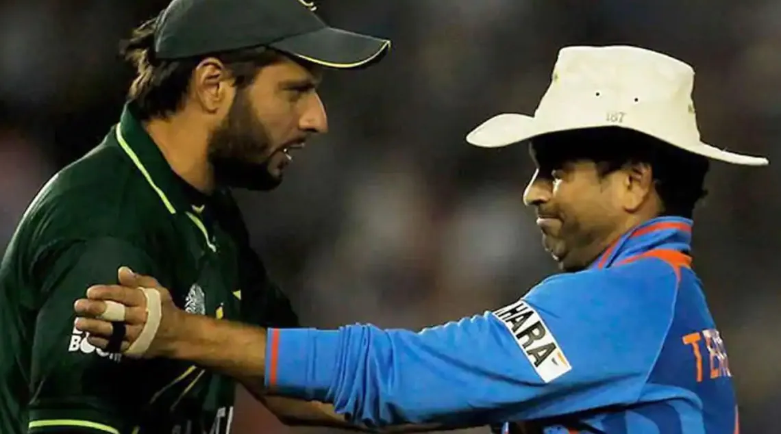 आरके सिन्हा का काॅलम : क्यों प्रेम का बदला नफरत से देते शोएब-अफरीदी?