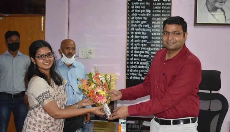 2018 बैच की आइएएस समीरा एस बनीं रांची की एसडीओ, लोकेश मिश्रा ने लिया पदभार