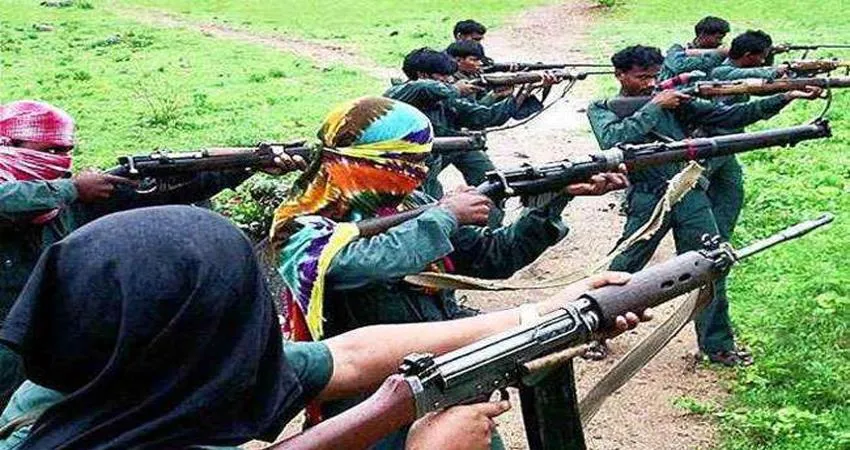 पीएलएफआई संगठन के दो नक्सली गिरफ्तार, हथियार के साथ ऑटो जब्त