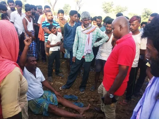 पेड़ से लटका मिला युवक का शव, पुलिस ने जताई हत्या की आशंका