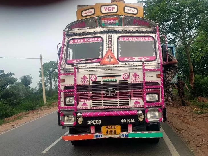 बिहार से आ रही मवेशियों से लदी ट्रक को पुलिस ने किया जब्त