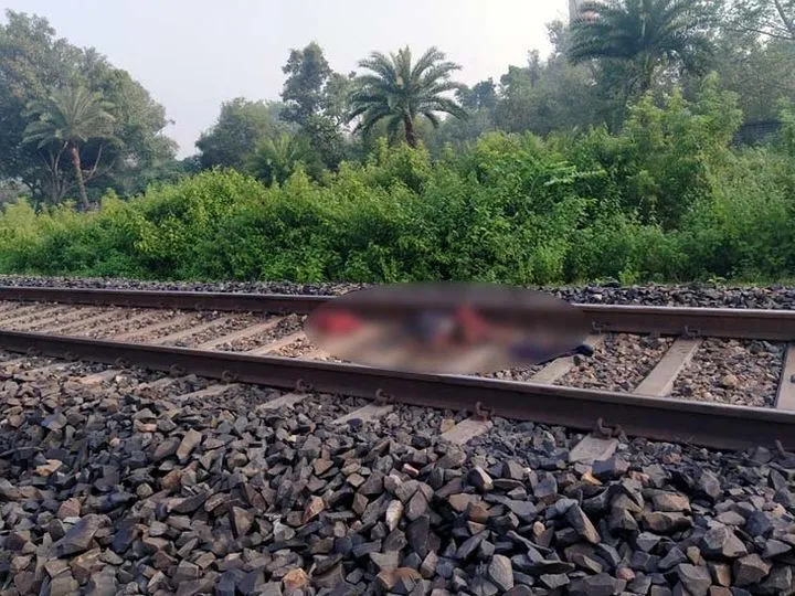 रेलवे ट्रैक से विक्षत हालत में दो शव बरामद, परिजनों को हत्या की आशंका