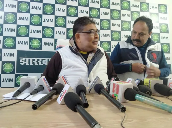 रांची के अखबार : झामुमो अपने बूते बिहार में सात सीटों पर लड़ेगा चुनाव, कहा – युवा तेजस्वी भूले मर्यादा