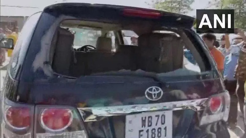 बंगाल भाजपा अध्यक्ष दिलीप घोष के काफिले पर हमला, गाड़ियों को तोड़ा, वापस जाओ के नारे लगे