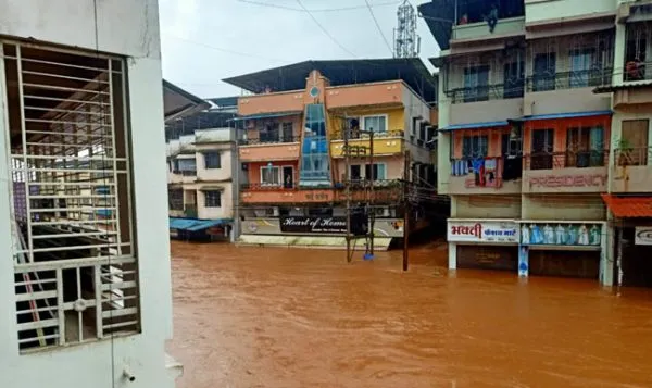 महाराष्ट्र के कई जिलों में आफत की बारिश, अबतक 44 लोगों की मौत, कई लापता