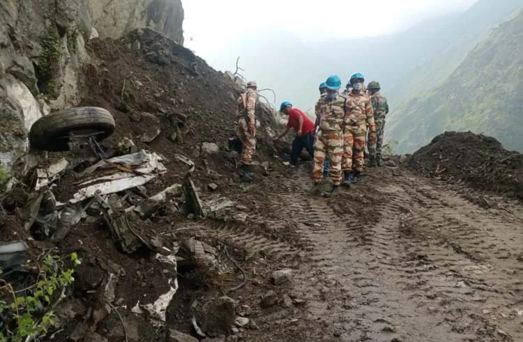 हिमाचल प्रदेश : किन्नौर भूस्खलन हादसे में 10 शव बरामद, 13 लोगों को सुरक्षित निकाला गया
