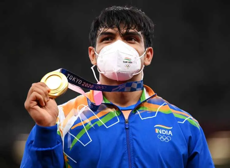 नीरज चोपड़ा ने ओलिंपिक में भारत को दिलाया पहला गोल्ड मेडल, देश में खुशी की माहौल