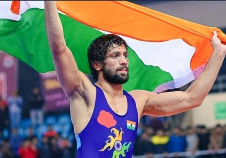 ओलिंपिक : रवि दहिया ने कुश्ती में जीता सिल्वर मेडल, गांव वालों ने कहा – यह चांदी हमारे लिए सोना से बढकर