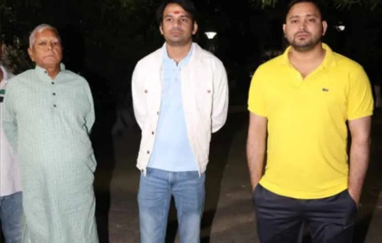 तेज प्रताप ने ‘कृष्ण’ बन कर छोटे भाई तेजस्वी यादव को दी जन्मदिन की बधाई