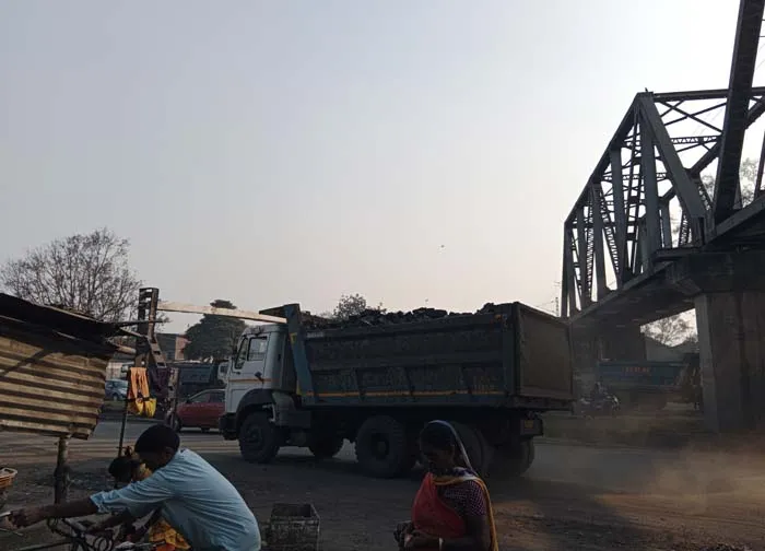 वायु प्रदूषण से धनबाद के लोग जीवन के 7.3 साल गंवा देते हैं : स्टडी