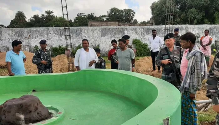 दुमका : विधायक बसंत सोरेन ने पूज्य स्थल दिसोम मरांग बुरु के निर्माण कार्य का किया निरीक्षण