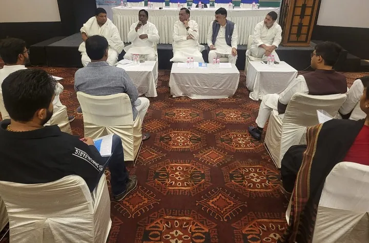 हमारी लड़ाई ऐसे शक्ति के साथ है जिन्हें लोकतंत्र एवं लोकशाही पर विश्वास नहीं है: राजेश ठाकुर