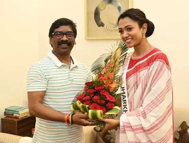 हेमन्त सोरेन से फेमिना मिस इंडिया 2022 के ग्रैंड फिनाले में झारखंड का प्रतिनिधित्व करने वाली रिया तिर्की ने की शिष्टाचार मुलाकात 