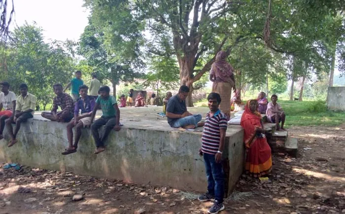 सामाजिक संस्था जोहार ने ग्रामीणों को दी महत्वपूर्ण जानकारियां, बताया – पलायन से पहले करें ये काम