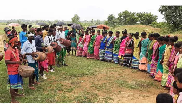 अखड़ा व ग्रामीणों ने 1932 के खतियान आधारित स्थानीय नीति लागू कर नौकरी देने की मांग की