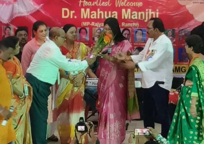 झारखंड बंगाली समाज ने किया विजया सम्मेलन का आयोजन, सांसद महुआ माजी का बड़ा वादा