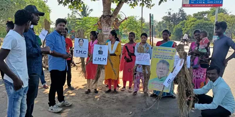 कुड़मी को एसटी में शामिल करने की कोशिश का विरोध, पुतला फूंका