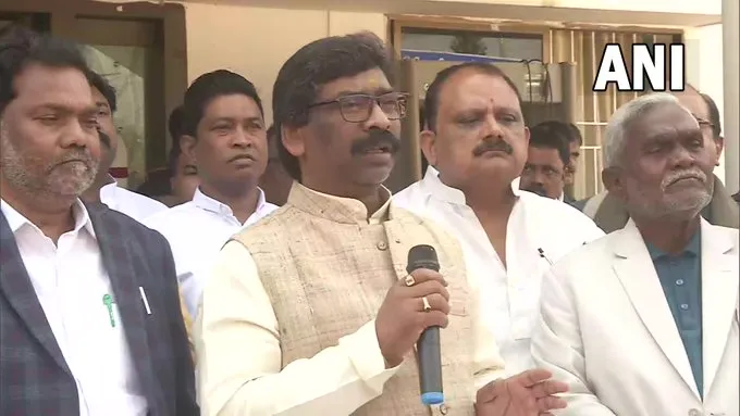 इडी के समक्ष पेशी से पहले हेमंत सोरेन ने राज्यपाल व केंद्र सरकार पर बोला हमला