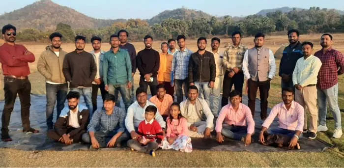 पिकनिक सह हेलमेल सभा में संताल आदिवासियों के धर्म व संस्कृति पर चर्चा