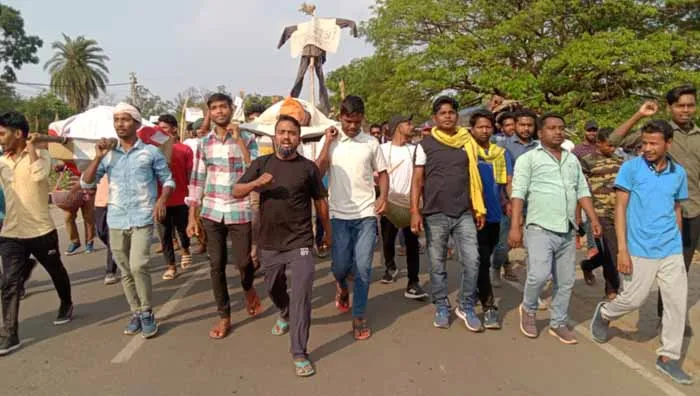 दुमका में छात्र समन्वय समिति ने निकाली रैली, एक अप्रैल को संताल परगना बंद की दी चेतावनी