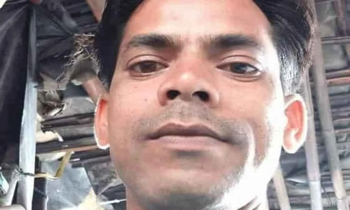 बोकारो: पेड़ में गमछा के सहारे लटका मिला युवक, पुलिस कर रही है जांच