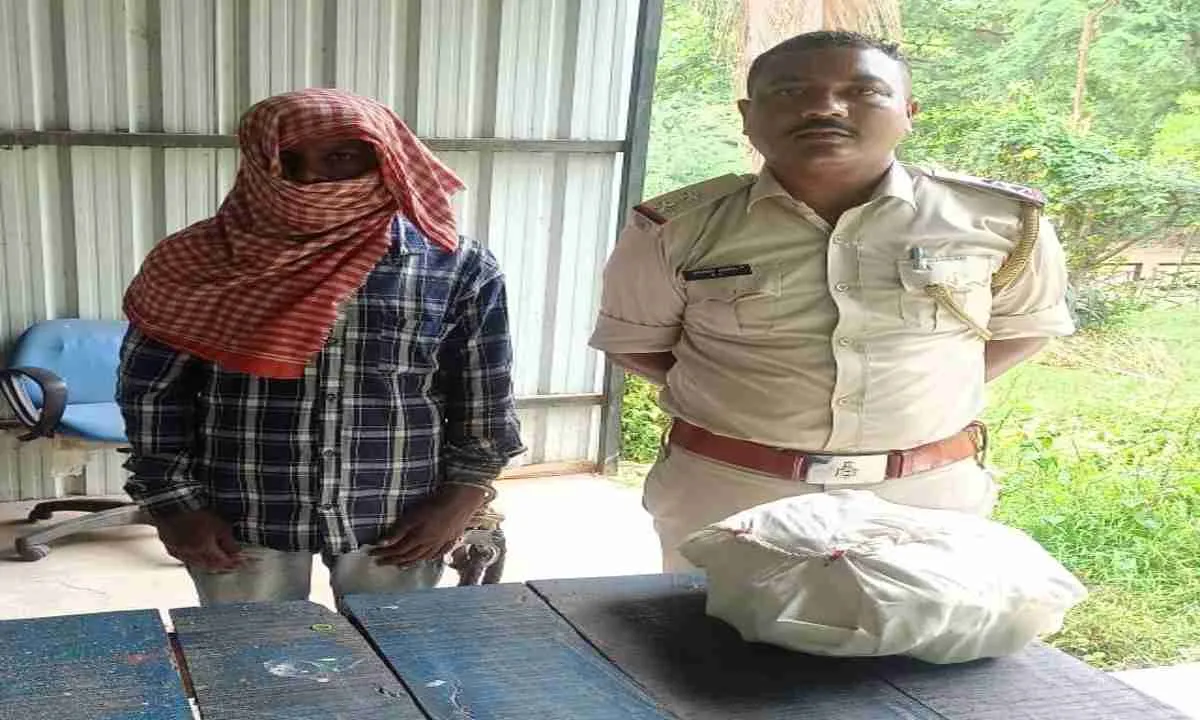 झारखण्ड: शराब पीने के बाद हुई थी विवाद, मौका पाकर सोते हुए सहयोगी पर पटक दिया पत्थर