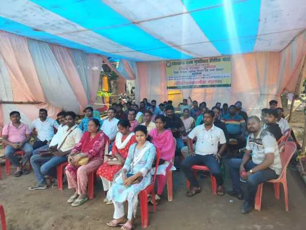 लिपिकों की हड़ताल का 20वां दिन, विधायक बसंत सोरेन ने दिया आश्वासन