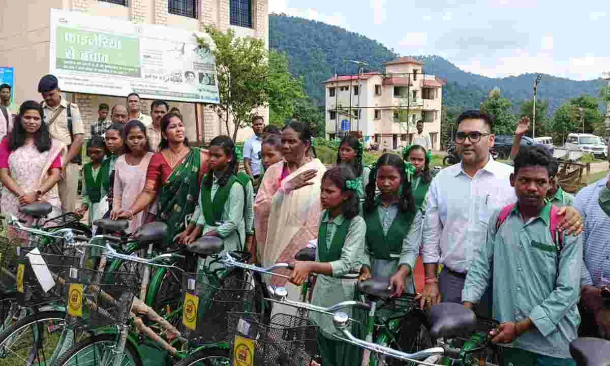 योजनाओं का लाभ गांवों तक पहुंचाने के लिए आयी है सरकार आपके द्वार : जोबा माझी