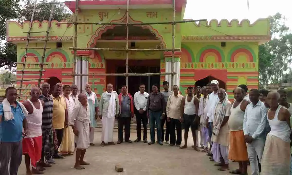 Giridih News: दुर्गा पूजा की तैयारी को लेकर फतेहपुर में बैठक संपन्न, लिए गए कई निर्णय