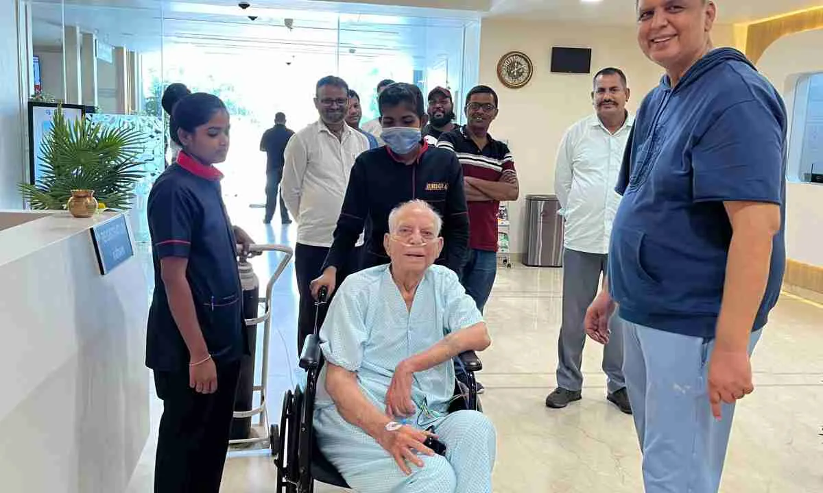 Dhanbad News: SJAS सुपर स्पेशिलिटी अस्पताल में इलाजरत झारखंड के पूर्व मंत्री मन्नान मल्लिक की सेहत में आया सुधार