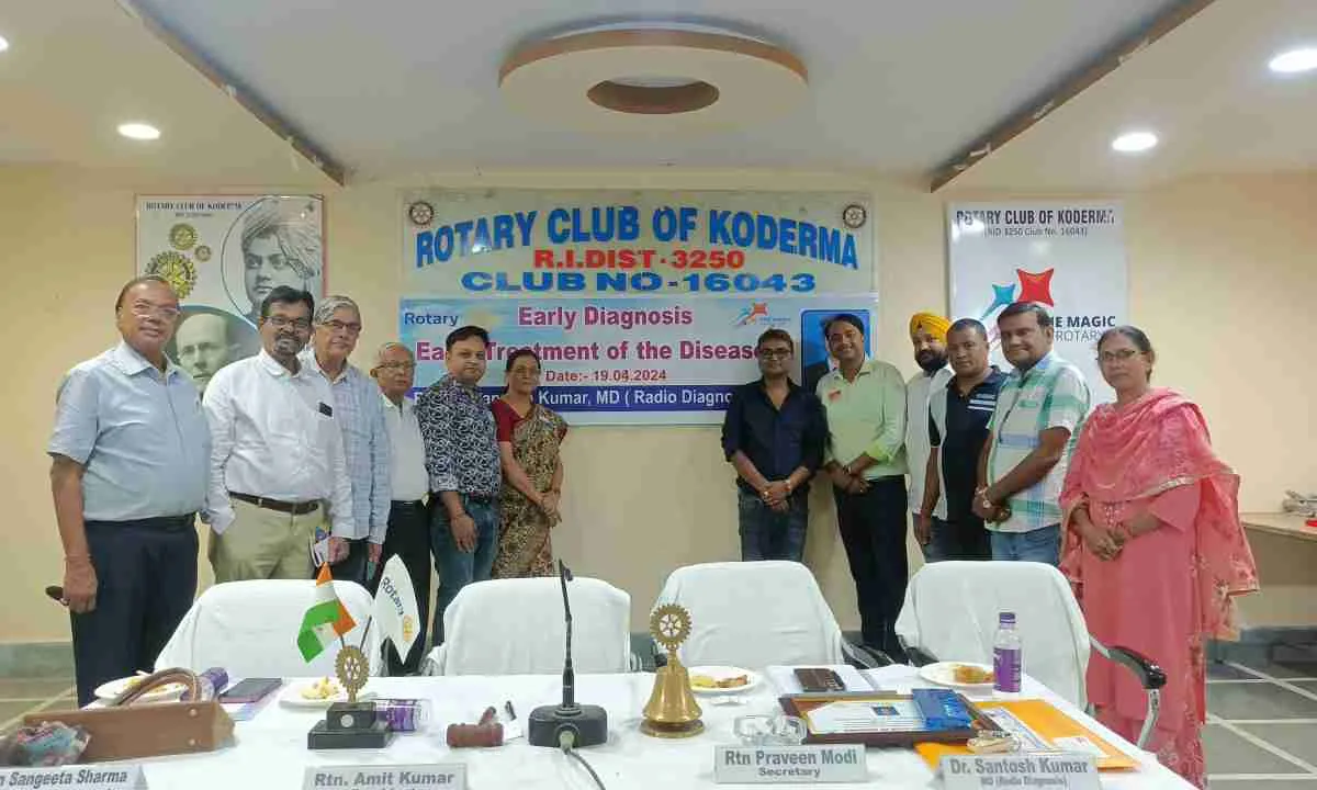 Koderma News: रोटरी क्लब में स्वास्थ्य जागरूकता अभियान के तहत स्पीकर मीटिंग का आयोजन