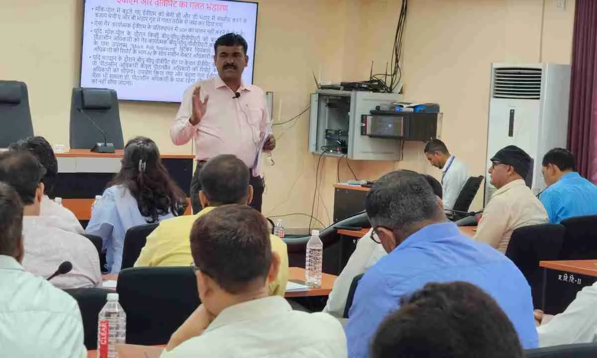 त्रुटि रहित इलेक्शन प्रक्रिया संपन्न कराना निर्वाचन से जुड़े सभी पदाधिकारियों का कर्तव्य: के. रवि कुमार