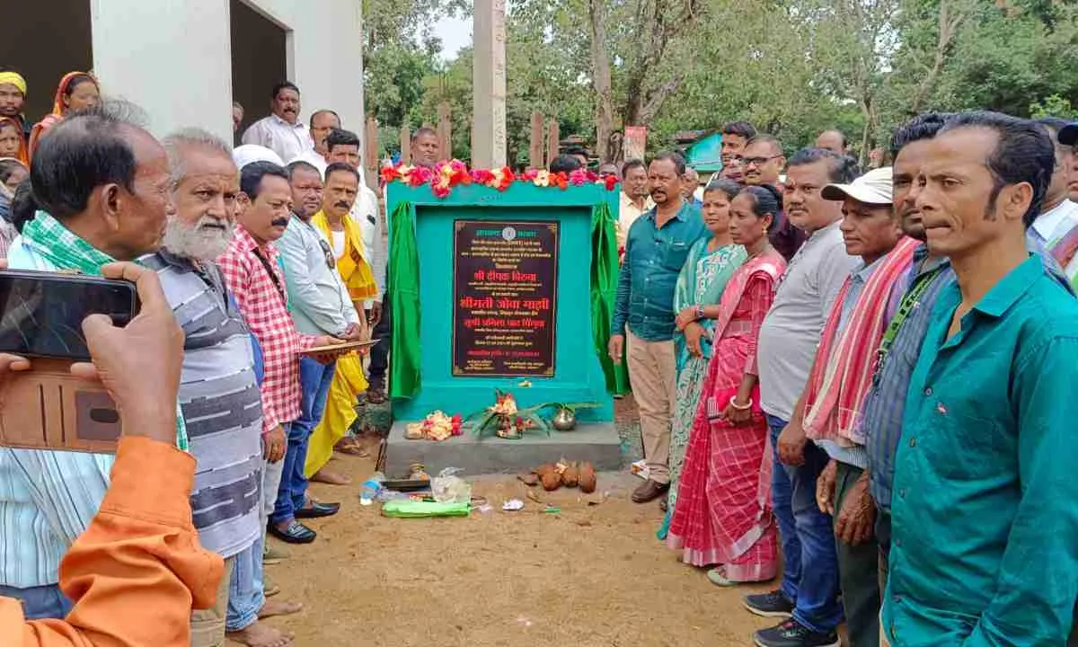 Chaibasa News: हाटगम्हारिया साप्ताहिक हाट परिसर में बनेगा शेड, किसानों को होगा फायदा